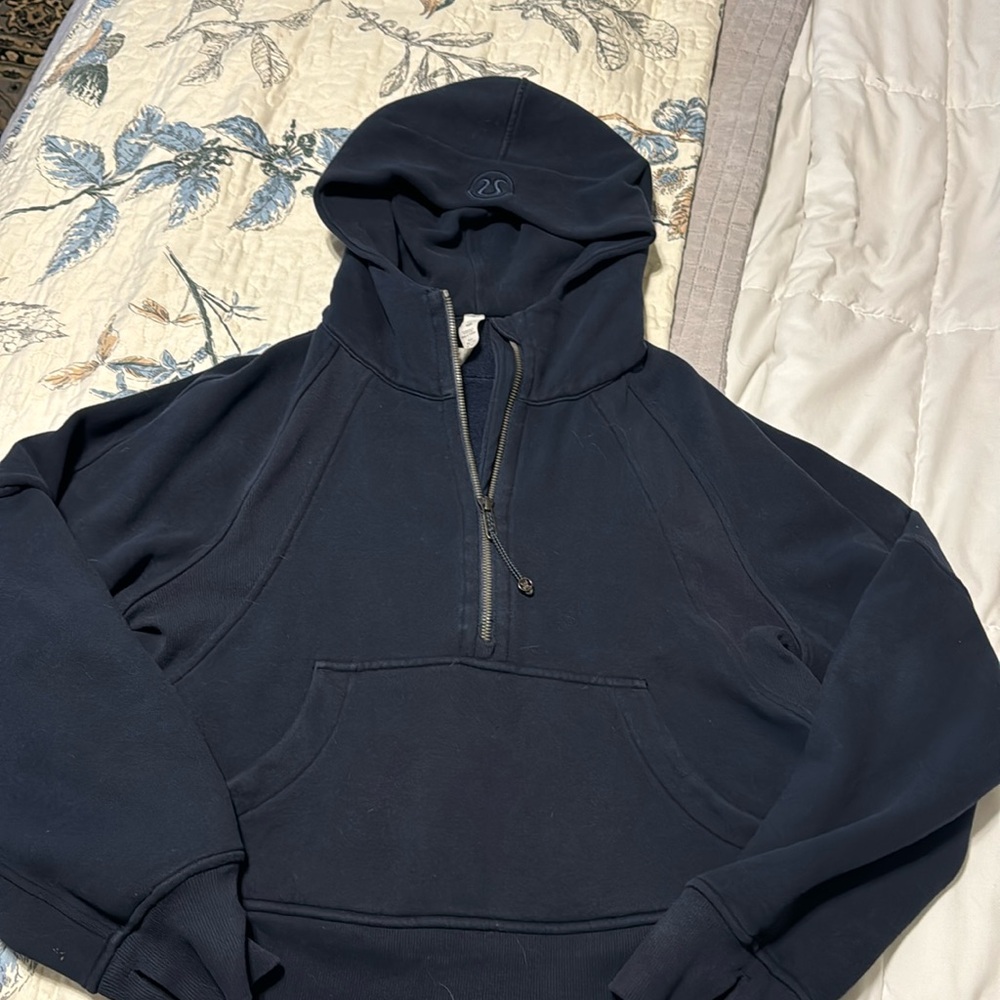 Women’s XS/S navy lululemon scuba hoodie